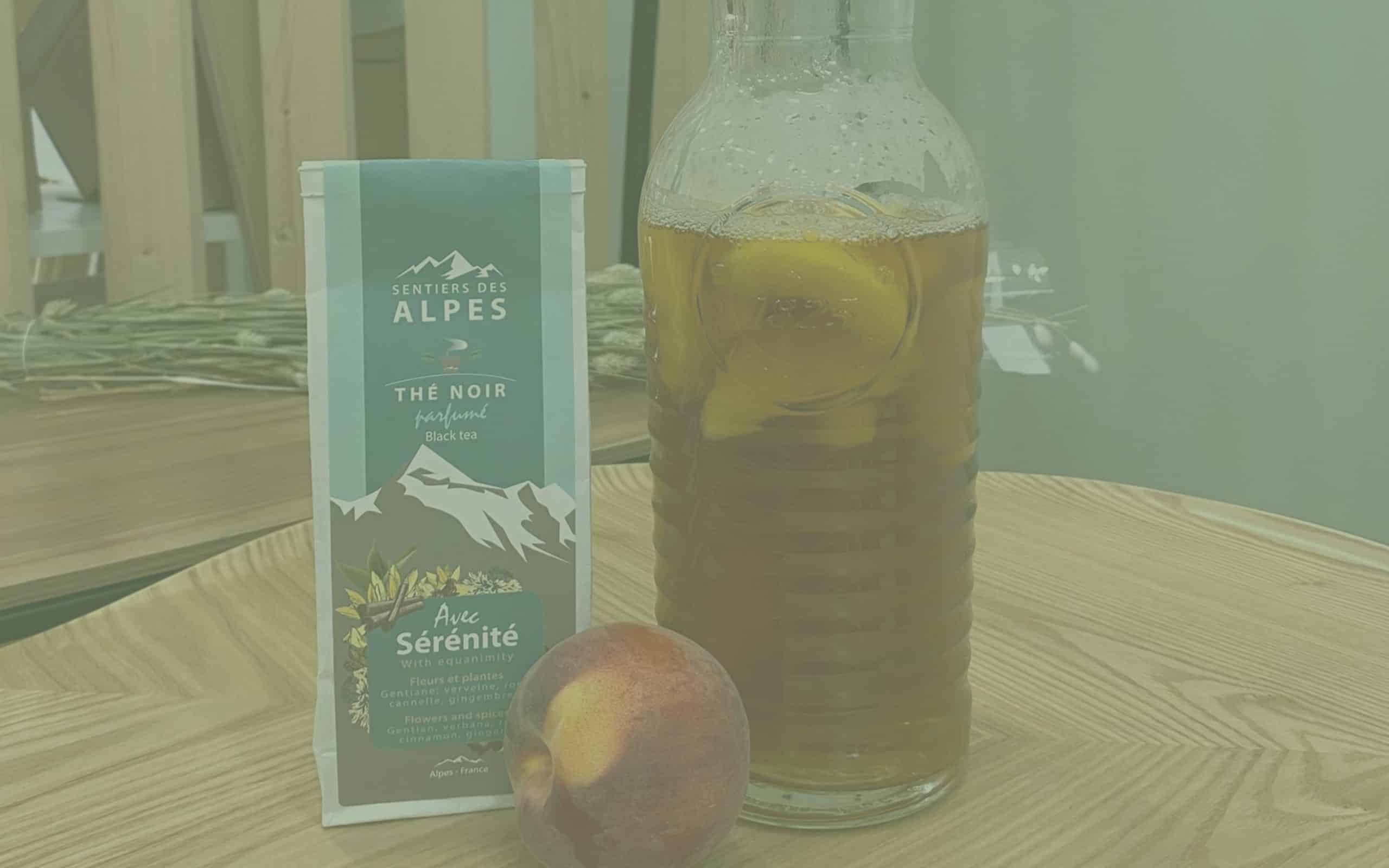Recette DIY – Thé glacé au thé noir de Sentiers des Alpes et à la pêche